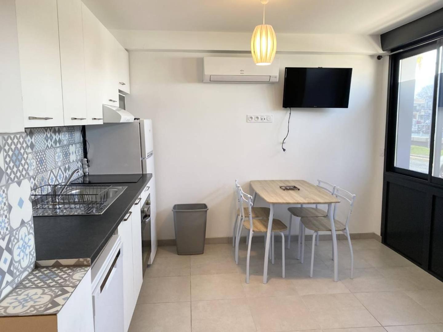 As21673 - En Rez De Chaussee Face Au Canal Appartement Le Grau-du-Roi